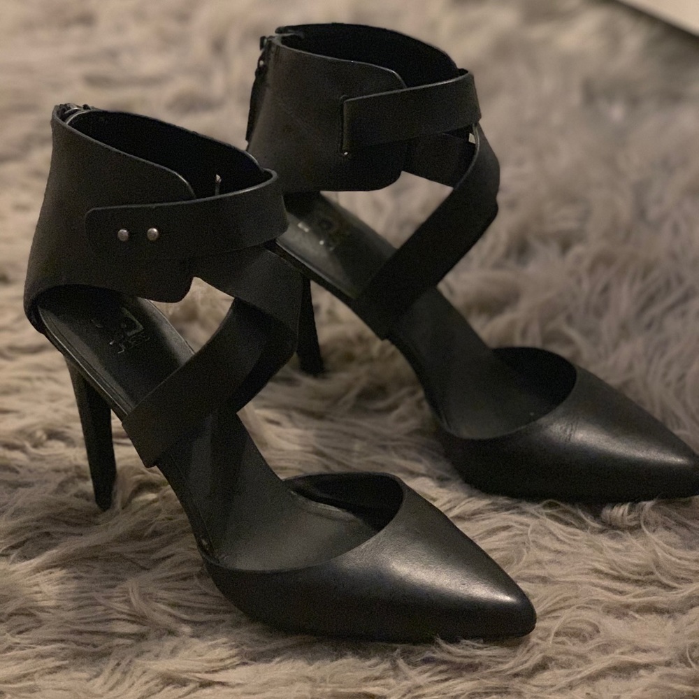 JOE’S jeans “Pete” heels